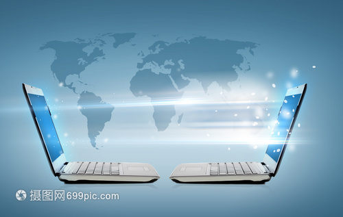 技术,互联网连接两台笔记本电脑与世界全息图